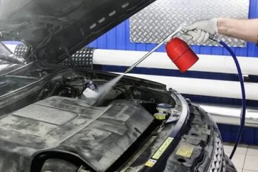Чем лучше мыть двигатель автомобиля?