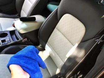 Чем обрабатывать кожаный салон автомобиля?