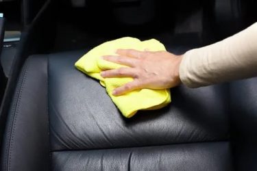 Чем обрабатывать кожаный салон автомобиля?