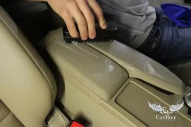 Чем почистить кожу в автомобиле?