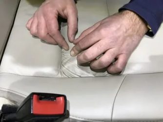 Чем почистить кожу в автомобиле?