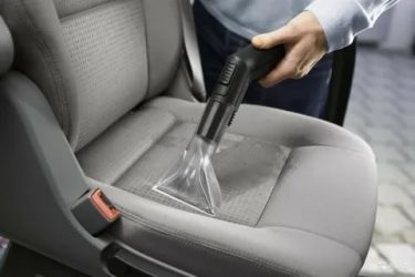 Чем почистить обивку салона автомобиля?
