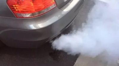 Дымит машина какие причины и что делать?