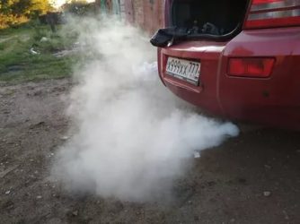 Дымит машина какие причины и что делать?