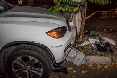 Если врезался в дерево что делать?