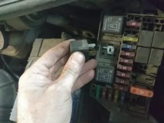 Где находится предохранитель бензонасоса на матизе?
