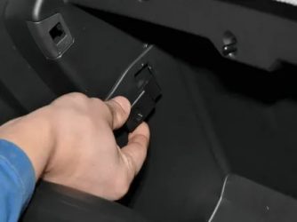 Где находится салонный фильтр на шевроле круз?