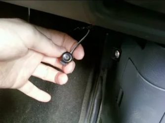 Где обычно находится кнопка valet в автомобиле?