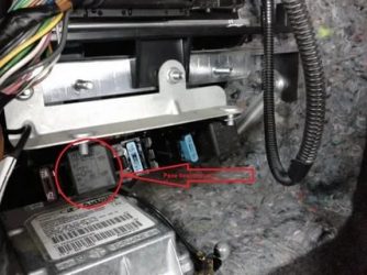 Где стоит реле бензонасоса на приоре?