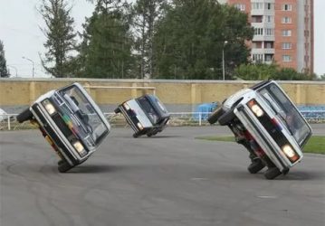 Как ездить на двух колесах на машине?