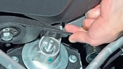 Как натянуть ремень генератора на приоре?