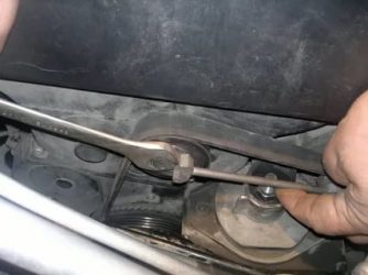 Как натянуть ремень генератора на приоре?