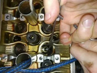 Как определить что нужно менять маслосъемные колпачки?