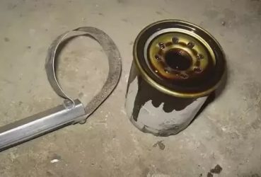 Как открутить масляный фильтр своими руками?