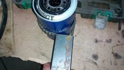 Как открутить масляный фильтр своими руками?