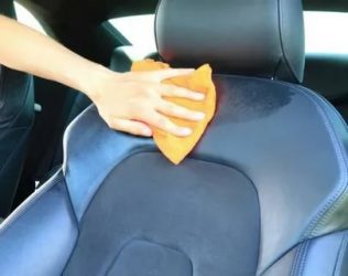 Как почистить обивку салона автомобиля своими руками?