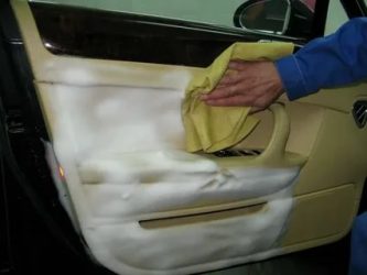 Как почистить обивку салона автомобиля своими руками?