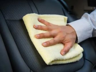 Как почистить обивку салона автомобиля своими руками?