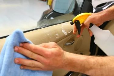 Как почистить обшивку салона автомобиля своими руками?