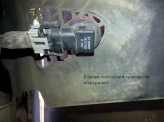 Как поменять противотуманную лампочку на шевроле круз?