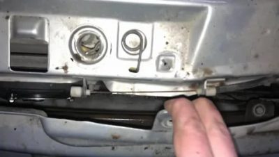 Как поменять тросик капота на калине?