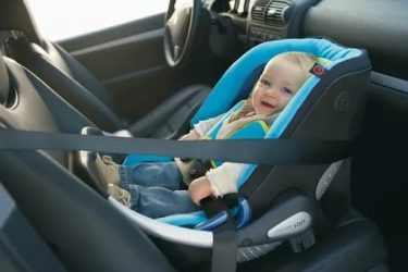 Как пристегивается автолюлька в машине?