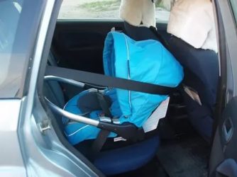 Как пристегивается автолюлька в машине?