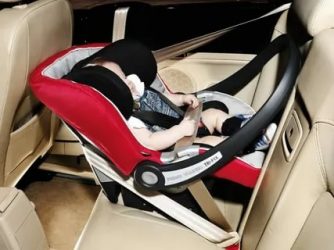 Как пристегивается автолюлька в машине?