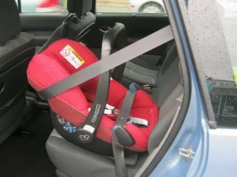 Как пристегивается автолюлька в машине?