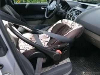 Как пристегивается автолюлька в машине?