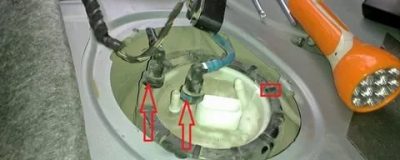 Как слить бензин с поло седан?