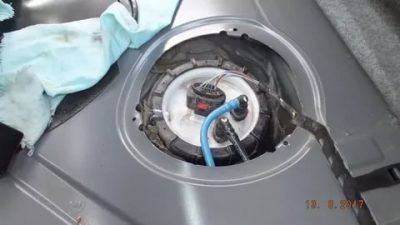 Как слить бензин с поло седан?