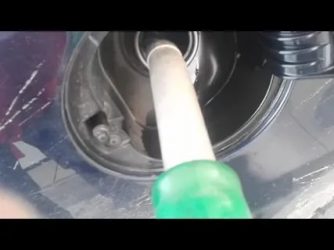Как слить бензин с поло седан?