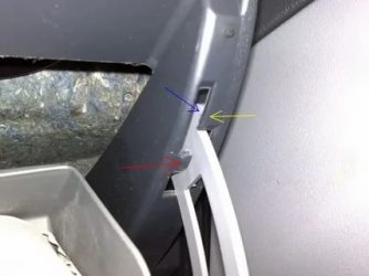 Как снять бардачок на приоре?