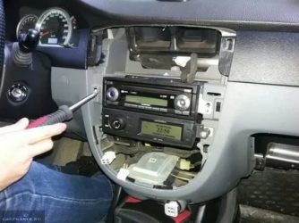 Как снять магнитолу на шевроле лачетти седан?