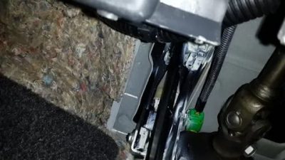 Как снять педаль сцепления на приоре?