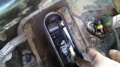 Как снять педаль сцепления на приоре?