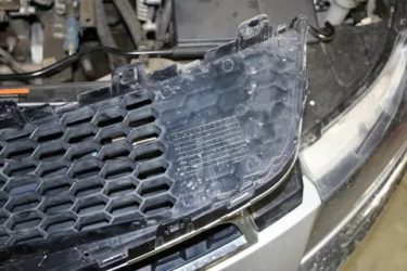 Как снять решетку радиатора на шевроле круз?
