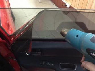 Как снять тонировочную пленку со стекла автомобиля?