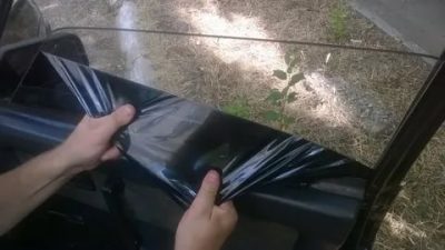 Как снять тонировочную пленку со стекла автомобиля?