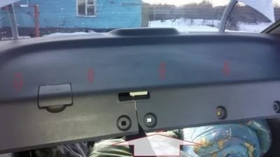 Как снять заднюю полку на поло седан?