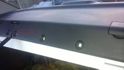 Как снять заднюю полку на поло седан?