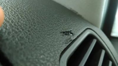 Как убрать царапины на панели в машине?