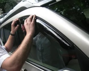 Как установить дефлекторы на окна автомобиля?