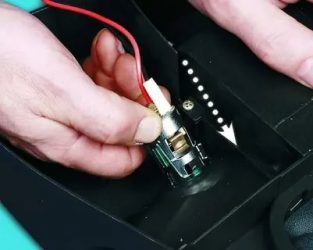 Как включить прикуриватель в машине?