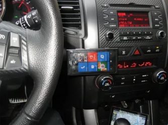 Как закрепить смартфон в автомобиле своими руками?