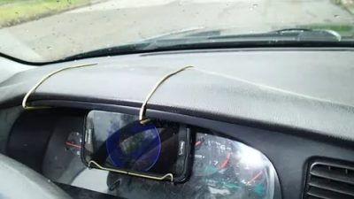 Как закрепить смартфон в автомобиле своими руками?