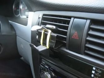 Как закрепить смартфон в автомобиле своими руками?