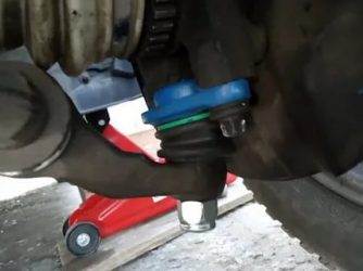 Как заменить шаровую опору на приоре?