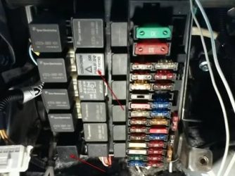 Лада гранта реле поворотов где находится?